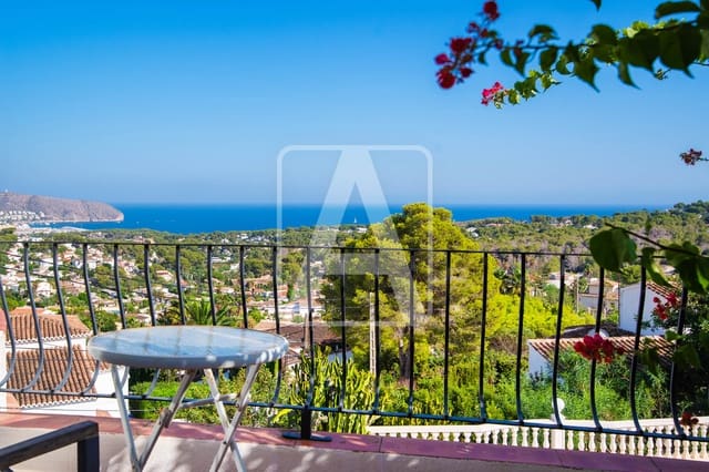 4 bedroom Villa for sale in Moraira, Teulada-Moraira with pool garage - € 825,000 (Ref: 9380761)