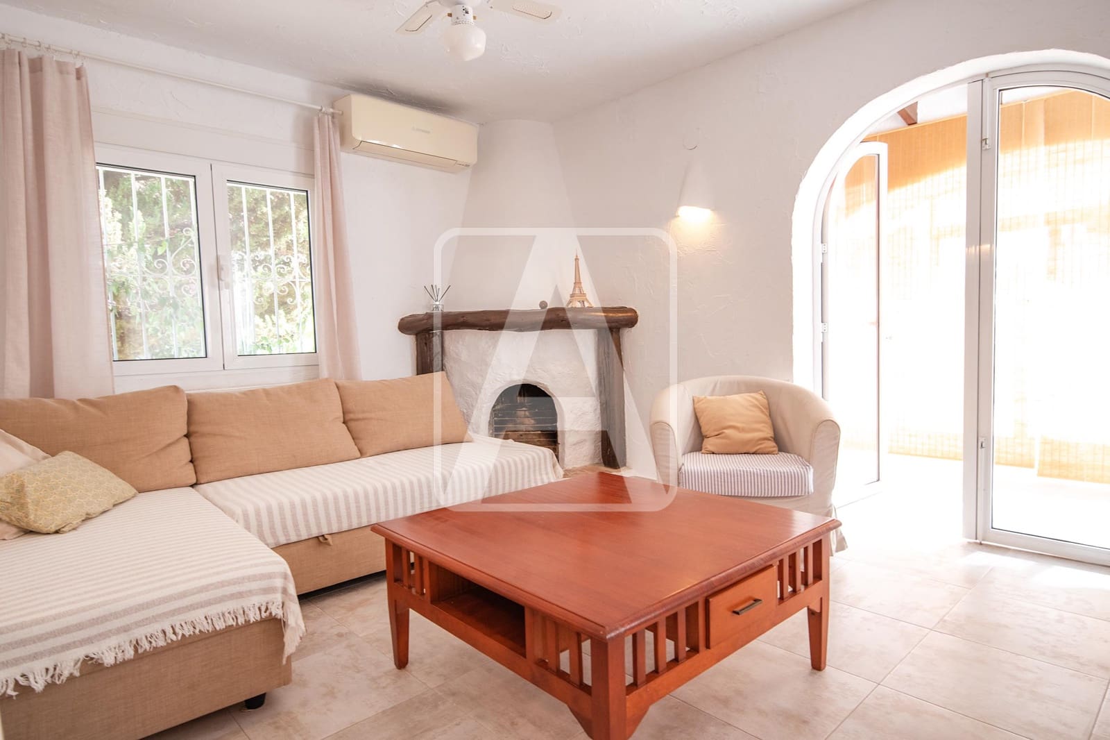 5 bedroom Villa for sale in Benissa with pool garage - € 650,000 (Ref: 9389852)