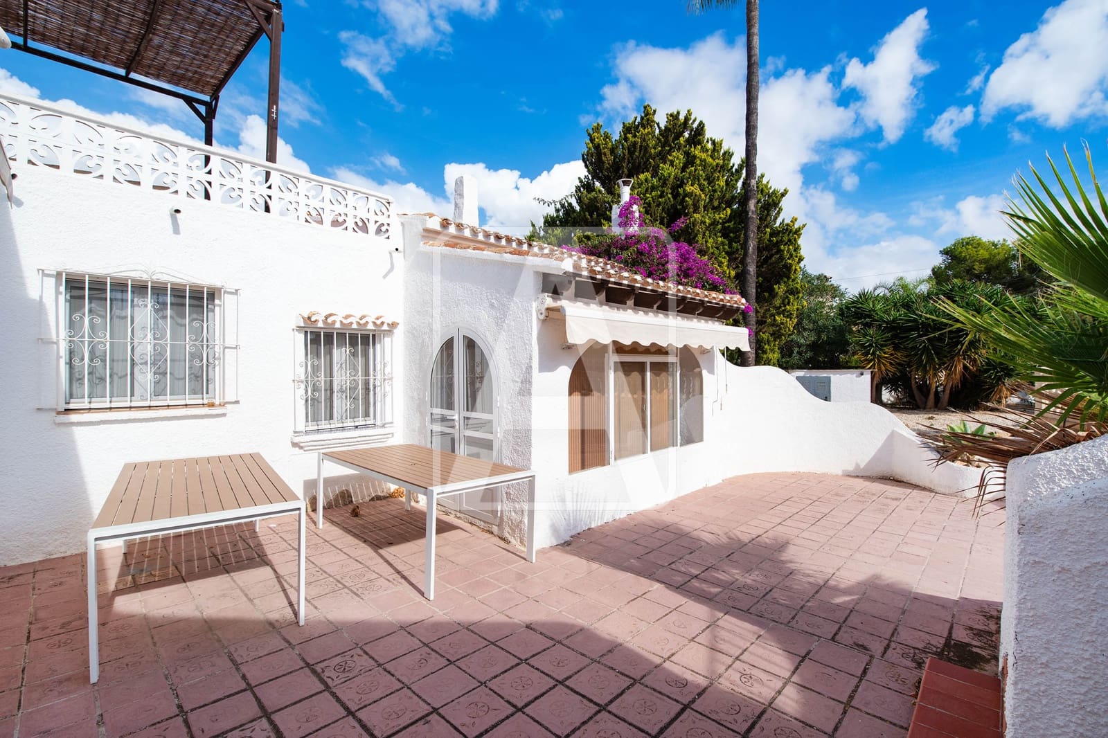 5 bedroom Villa for sale in Benissa with pool garage - € 650,000 (Ref: 9389852)