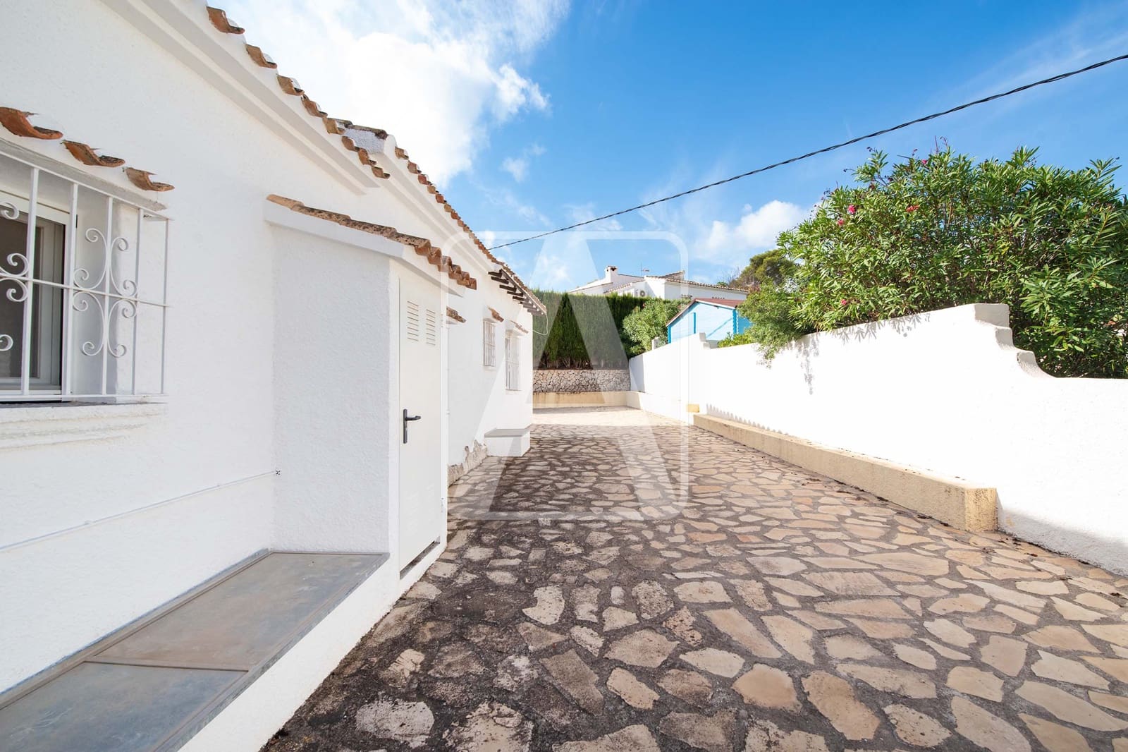 5 bedroom Villa for sale in Benissa with pool garage - € 650,000 (Ref: 9389852)