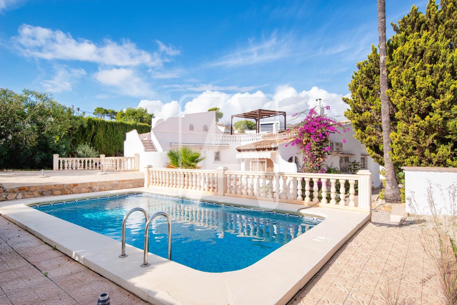 5 bedroom Villa for sale in Benissa with pool garage - € 650,000 (Ref: 9389852)