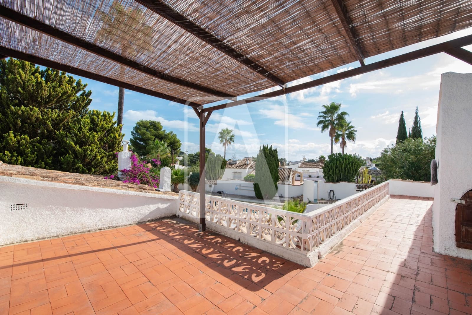 5 bedroom Villa for sale in Benissa with pool garage - € 650,000 (Ref: 9389852)