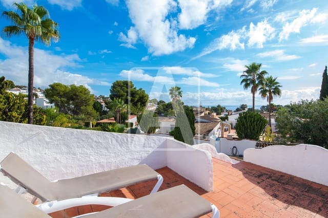 5 quarto Moradia para venda em Benissa com piscina garagem - 650 000 € (Ref: 9389852)