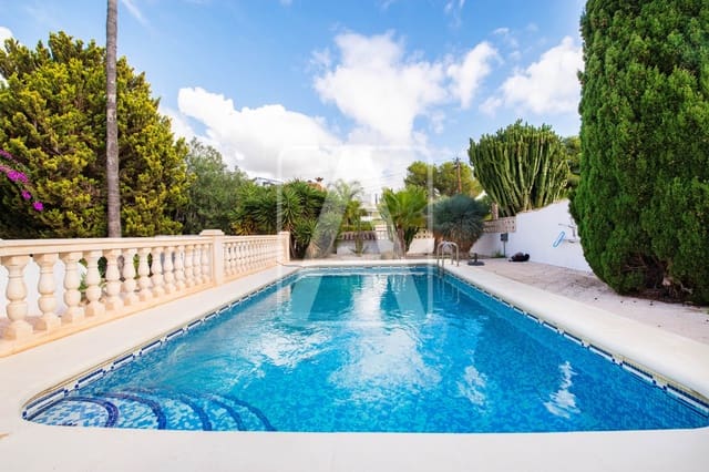 5 quarto Moradia para venda em Benissa com piscina garagem - 650 000 € (Ref: 9389852)