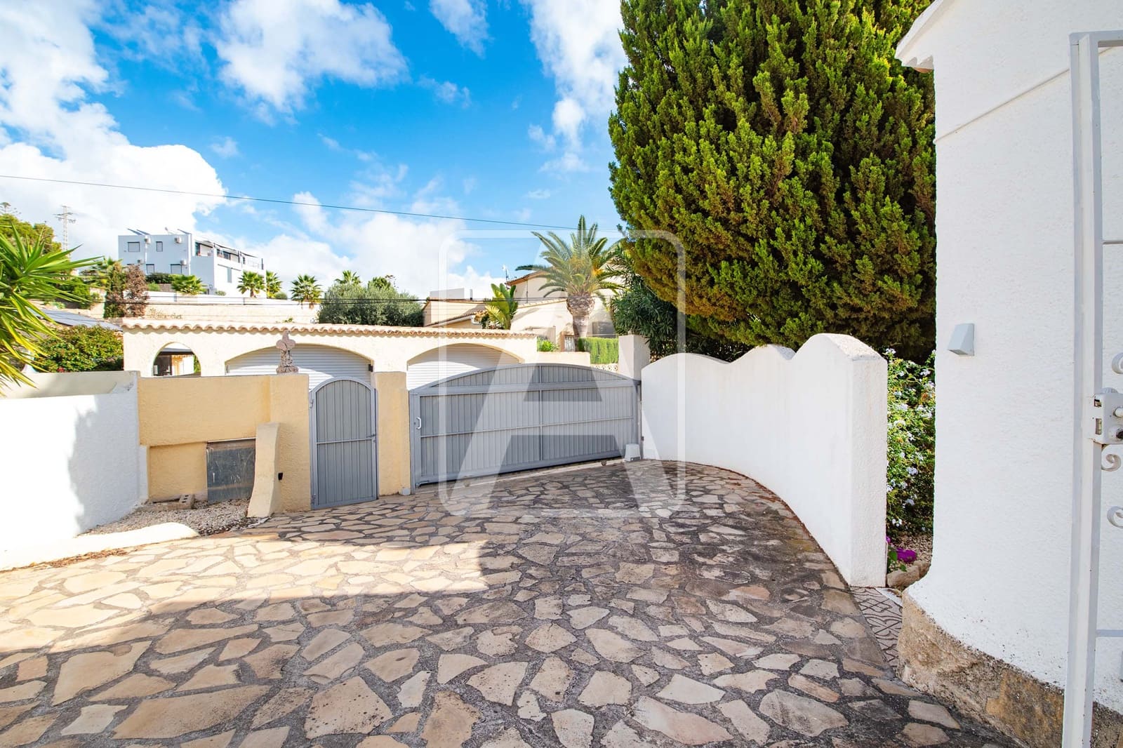 5 bedroom Villa for sale in Benissa with pool garage - € 650,000 (Ref: 9389852)