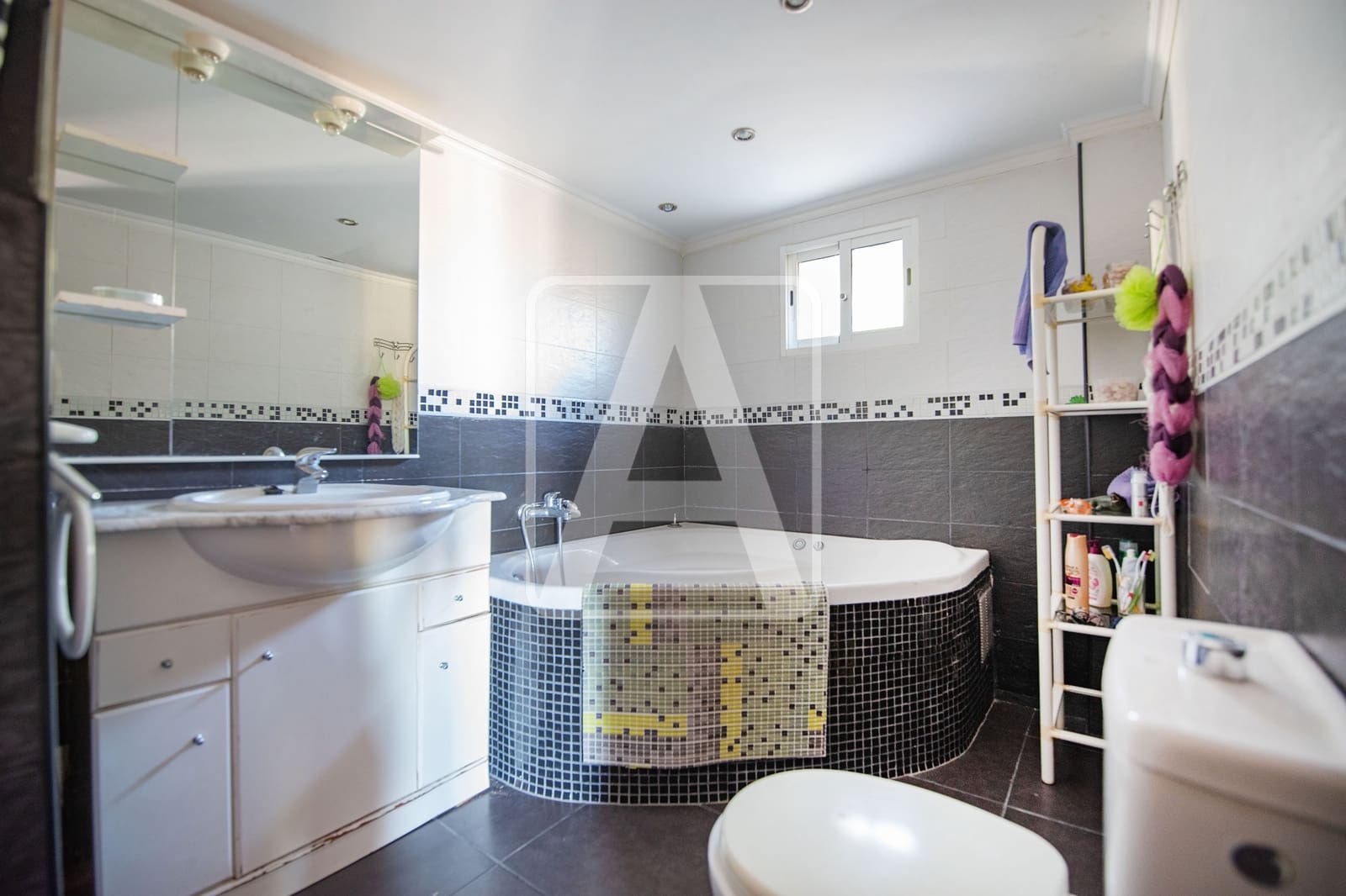 3 bedroom Villa for sale in Calpe / Calp with pool garage - € 470,000 (Ref: 9427900)