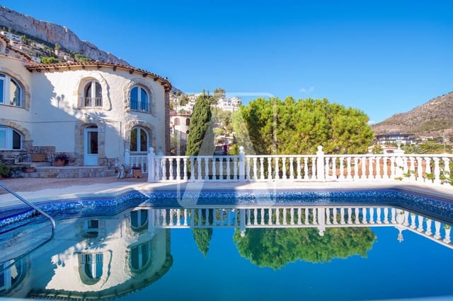 3 bedroom Villa for sale in Calpe / Calp with pool garage - € 470,000 (Ref: 9427900)