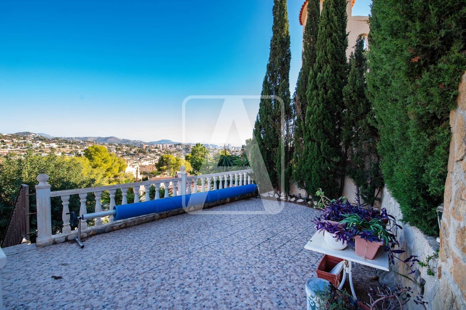 3 bedroom Villa for sale in Calpe / Calp with pool garage - € 470,000 (Ref: 9427900)