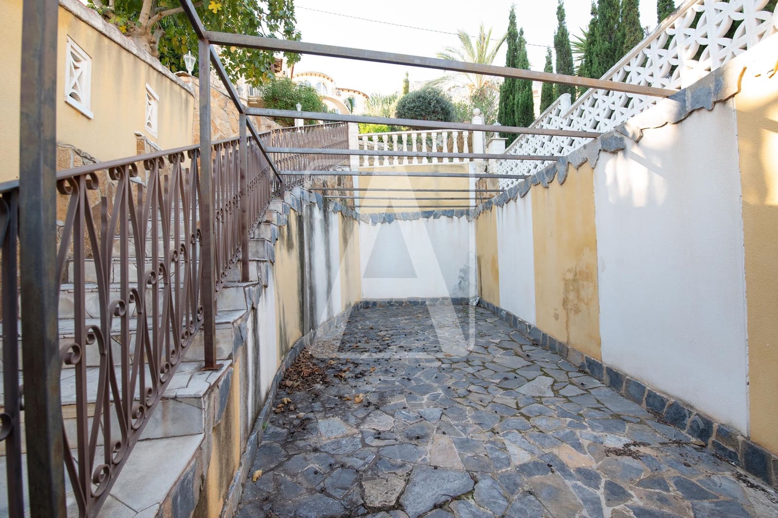 3 bedroom Villa for sale in Calpe / Calp with pool garage - € 470,000 (Ref: 9427900)