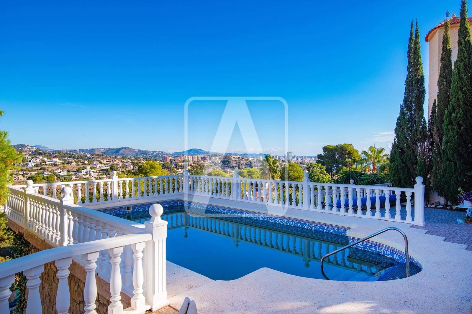 3 bedroom Villa for sale in Calpe / Calp with pool garage - € 470,000 (Ref: 9427900)