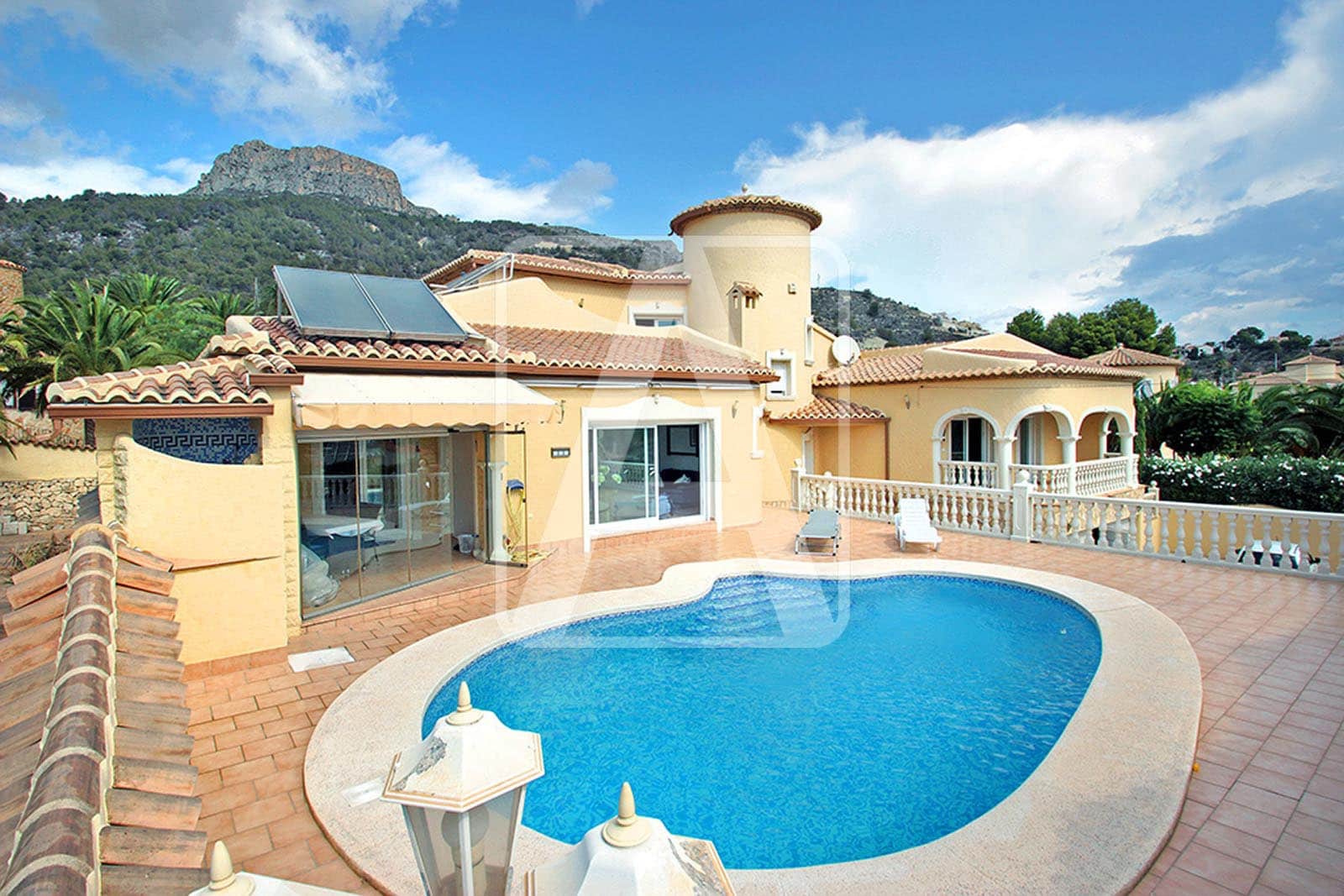 5 Zimmer Villa zu verkaufen in Calpe / Calp mit Pool Garage - 749.000 € (Ref: 9427901)