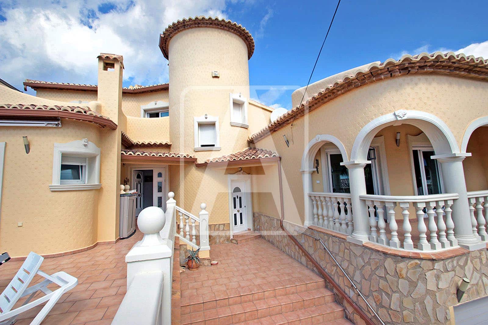 5 Zimmer Villa zu verkaufen in Calpe / Calp mit Pool Garage - 749.000 € (Ref: 9427901)