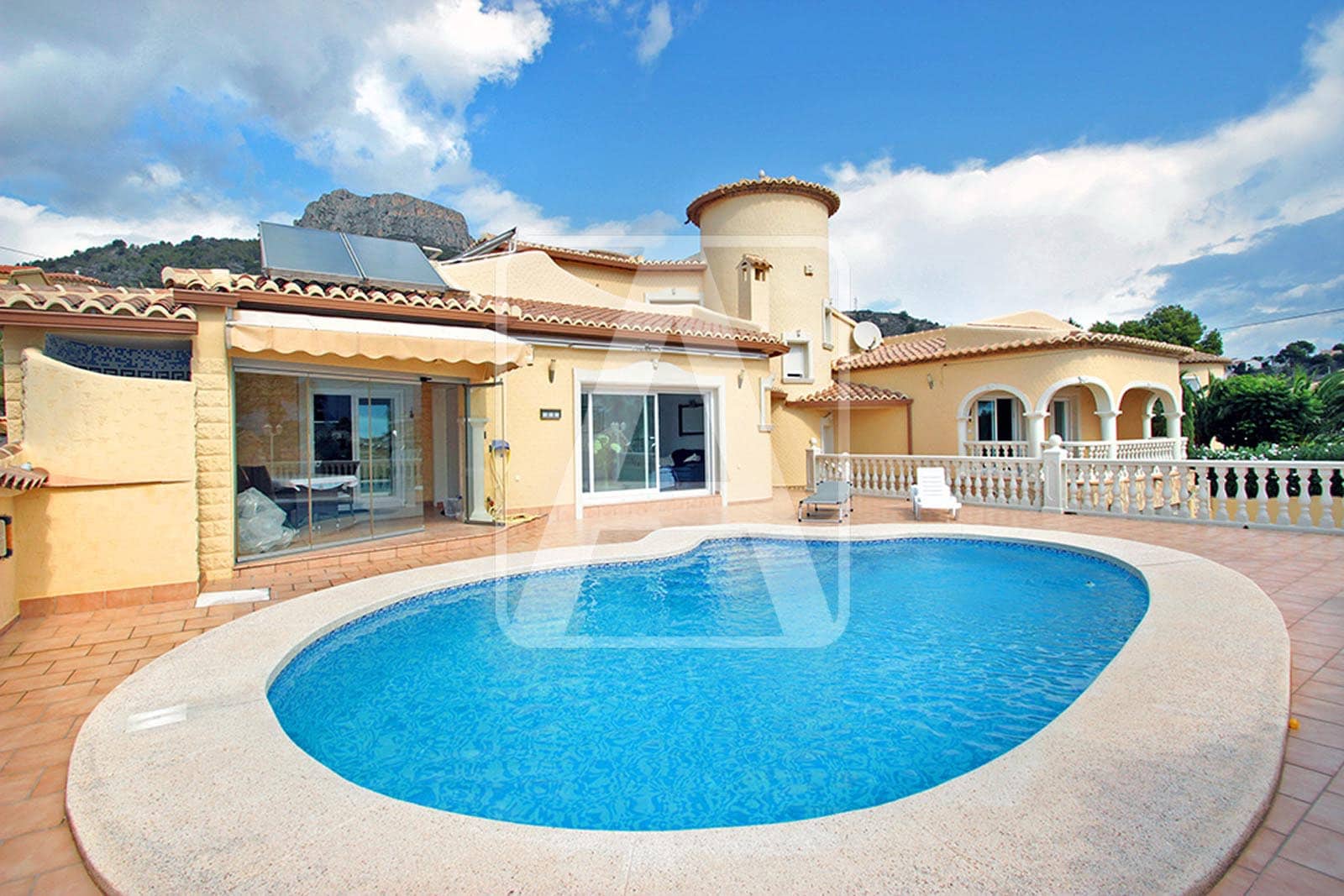5 Zimmer Villa zu verkaufen in Calpe / Calp mit Pool Garage - 749.000 € (Ref: 9427901)