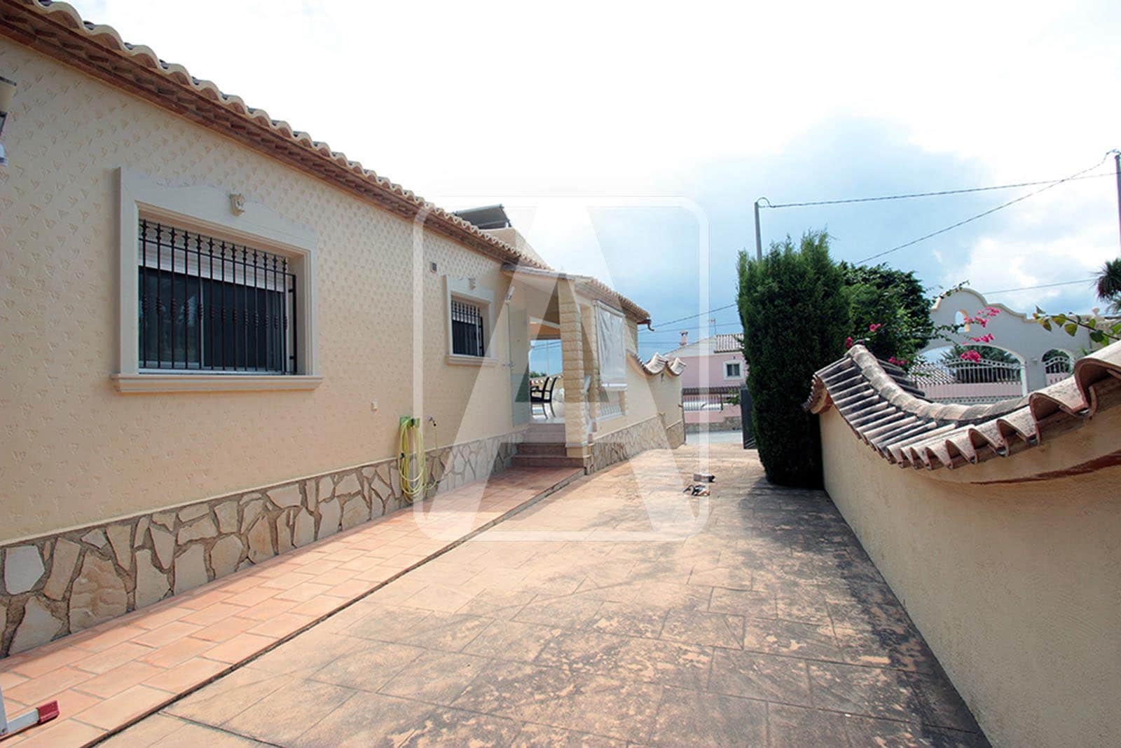5 Zimmer Villa zu verkaufen in Calpe / Calp mit Pool Garage - 749.000 € (Ref: 9427901)
