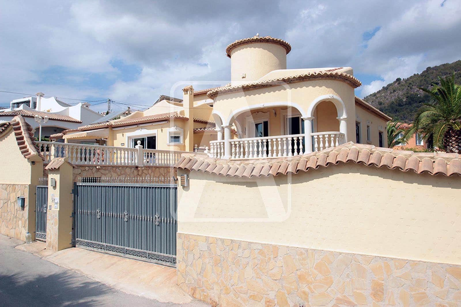 5 Zimmer Villa zu verkaufen in Calpe / Calp mit Pool Garage - 749.000 € (Ref: 9427901)