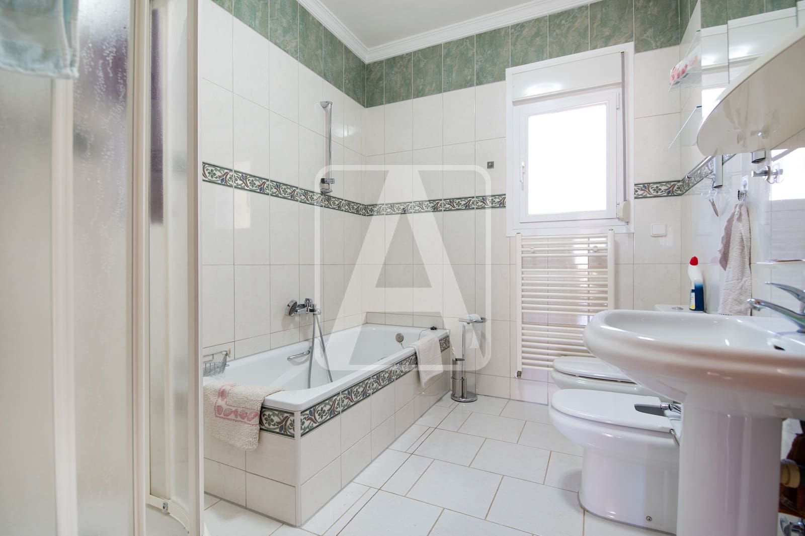 5 makuuhuone Huvila myytävänä paikassa Calpe / Calp mukana uima-altaan 
autotalli - 749 000 € (Ref: 9427901)