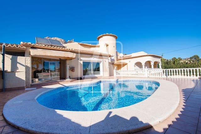 5 makuuhuone Huvila myytävänä paikassa Calpe / Calp mukana uima-altaan 
autotalli - 749 000 € (Ref: 9427901)