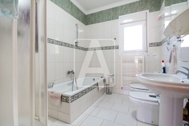 5 makuuhuone Huvila myytävänä paikassa Calpe / Calp mukana uima-altaan 
autotalli - 749 000 € (Ref: 9427901)