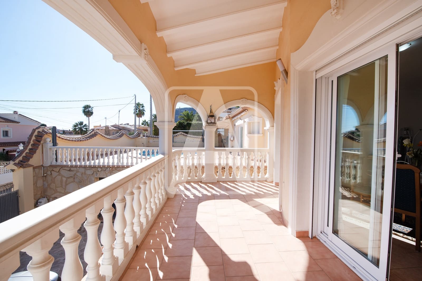 5 makuuhuone Huvila myytävänä paikassa Calpe / Calp mukana uima-altaan 
autotalli - 749 000 € (Ref: 9427901)