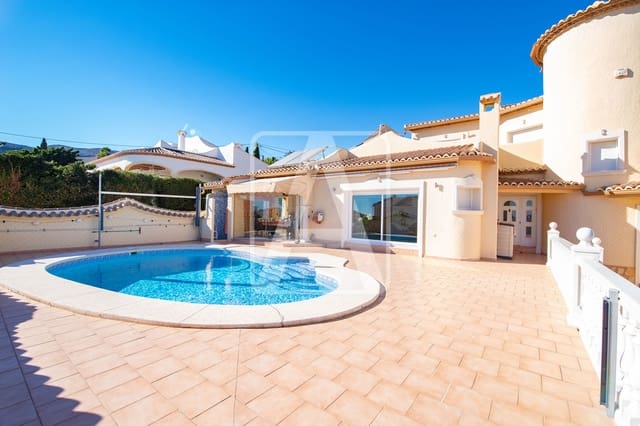 5 makuuhuone Huvila myytävänä paikassa Calpe / Calp mukana uima-altaan 
autotalli - 749 000 € (Ref: 9427901)