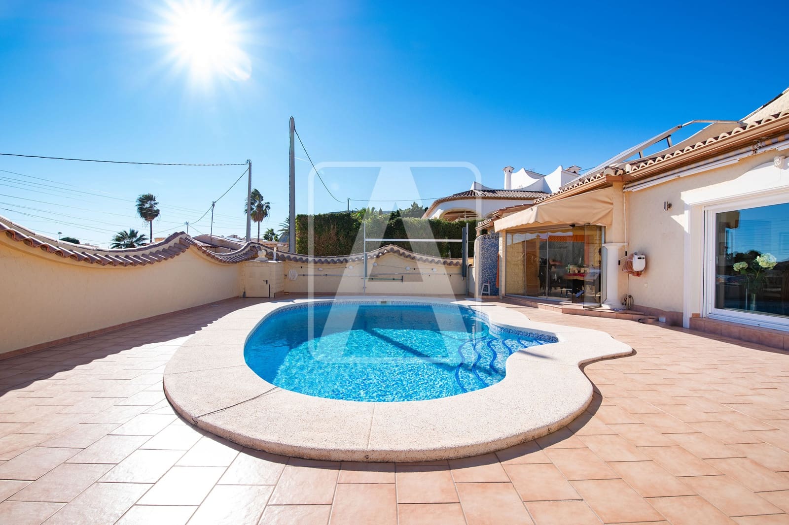 5 makuuhuone Huvila myytävänä paikassa Calpe / Calp mukana uima-altaan 
autotalli - 749 000 € (Ref: 9427901)