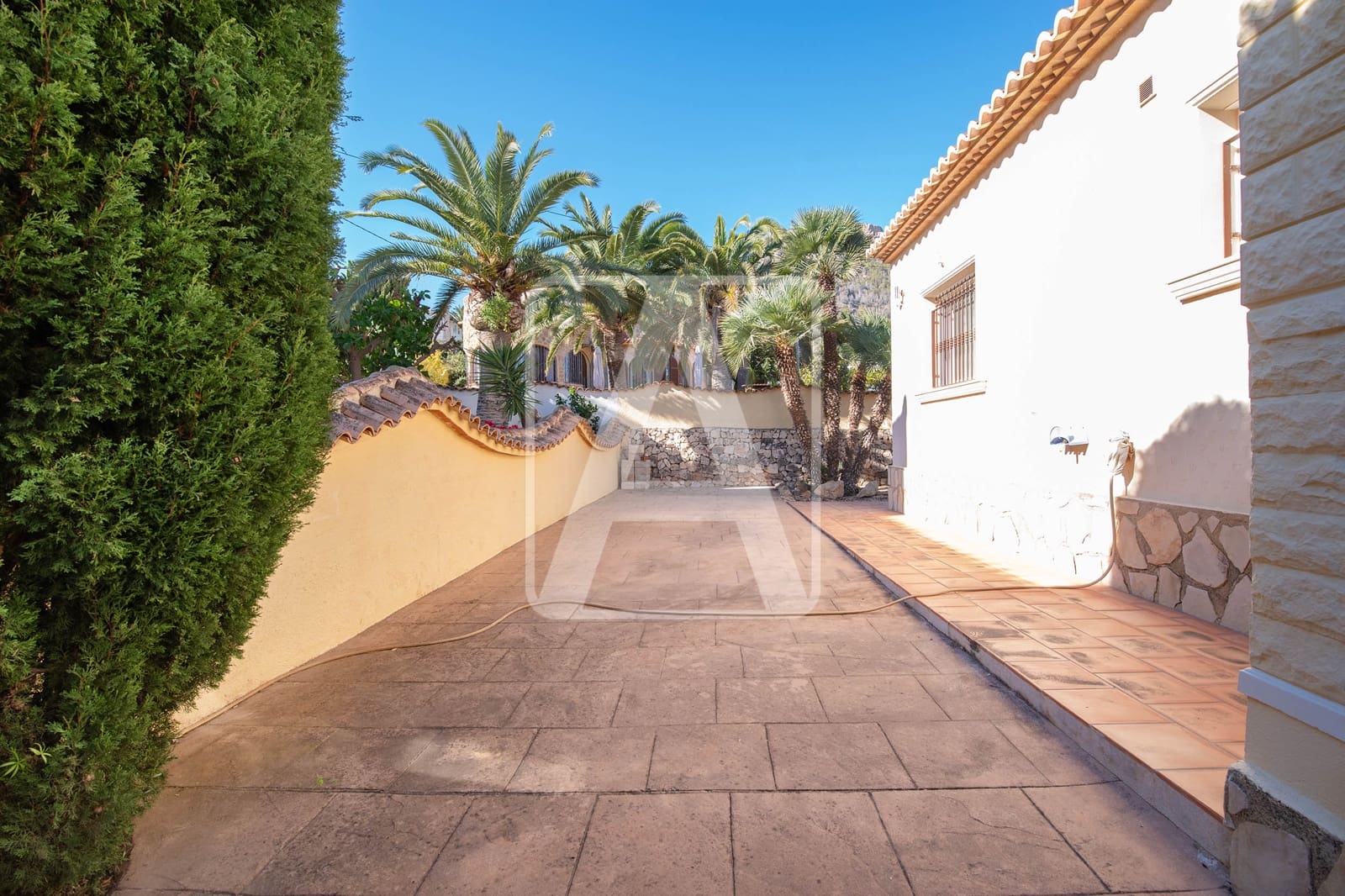 5 makuuhuone Huvila myytävänä paikassa Calpe / Calp mukana uima-altaan 
autotalli - 749 000 € (Ref: 9427901)