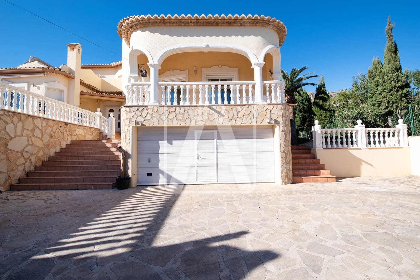 5 makuuhuone Huvila myytävänä paikassa Calpe / Calp mukana uima-altaan 
autotalli - 749 000 € (Ref: 9427901)