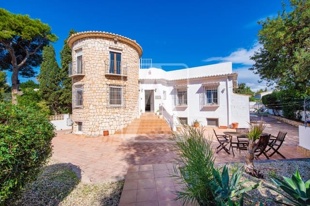 7 soverom Villa til salgs i Calpe / Calp med svømmebasseng garasje - € 699 000 (Ref: 9438970)