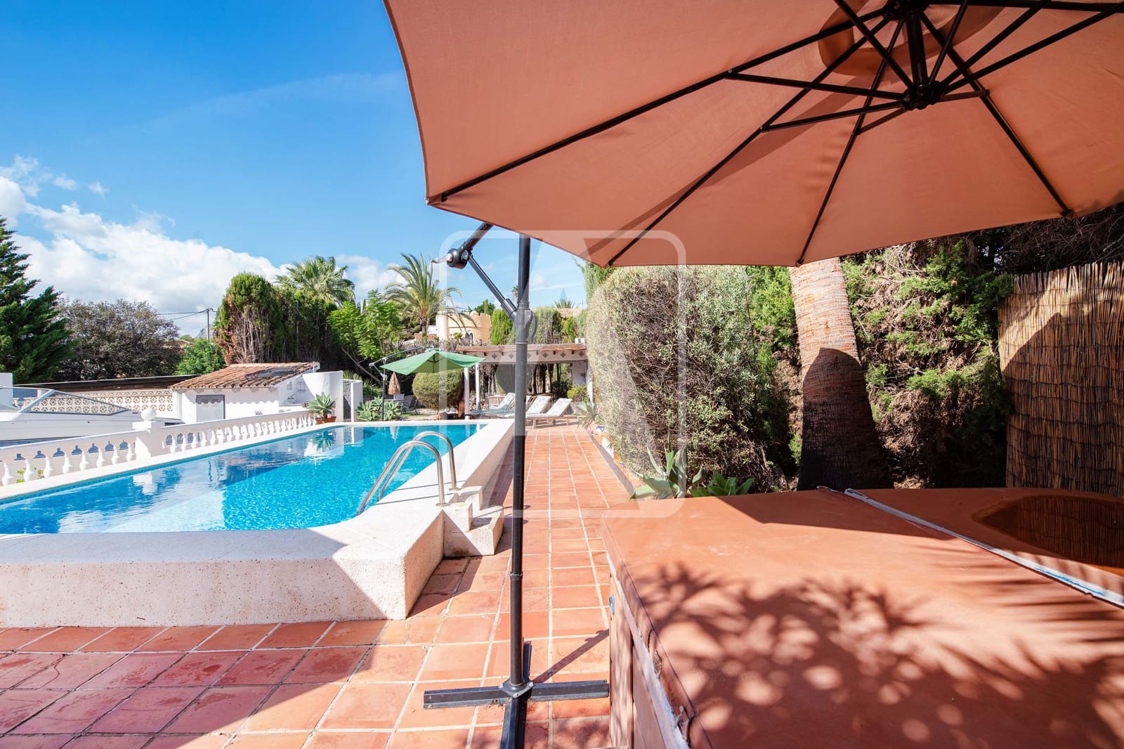 7 soverom Villa til salgs i Calpe / Calp med svømmebasseng garasje - € 699 000 (Ref: 9438970)