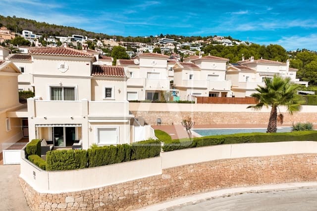3 soverom Villa til salgs i Calpe / Calp med svømmebasseng garasje - € 425 000 (Ref: 9438975)