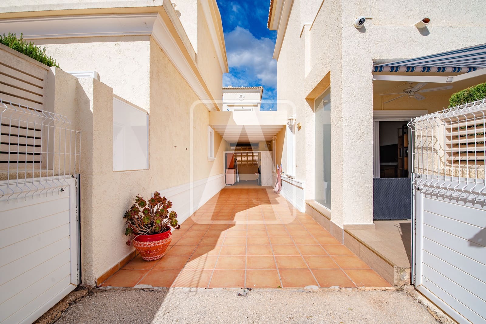 3 soverom Villa til salgs i Calpe / Calp med svømmebasseng garasje - € 425 000 (Ref: 9438975)