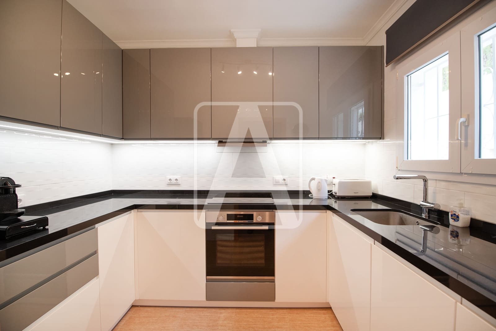 3 slaapkamer Rijtjeshuis te koop in Calpe / Calp met zwembad garage - € 425.000 (Ref: 9438976)