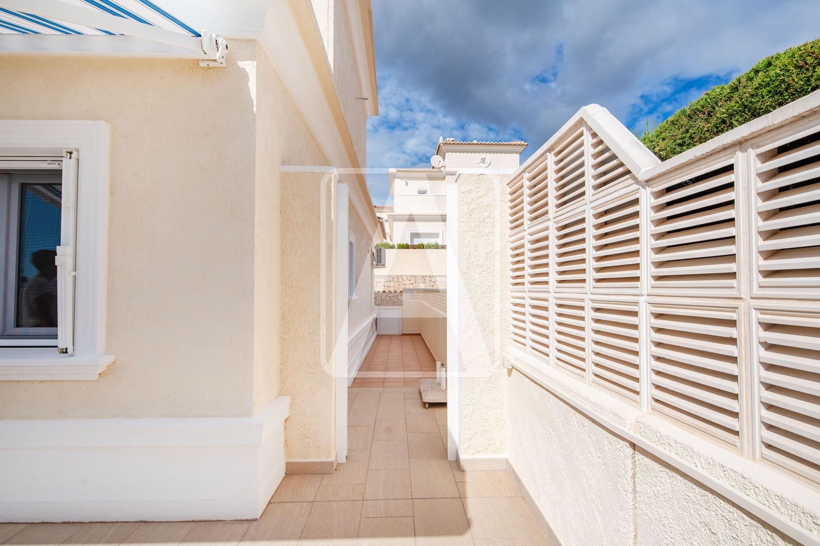 3 slaapkamer Rijtjeshuis te koop in Calpe / Calp met zwembad garage - € 425.000 (Ref: 9438976)