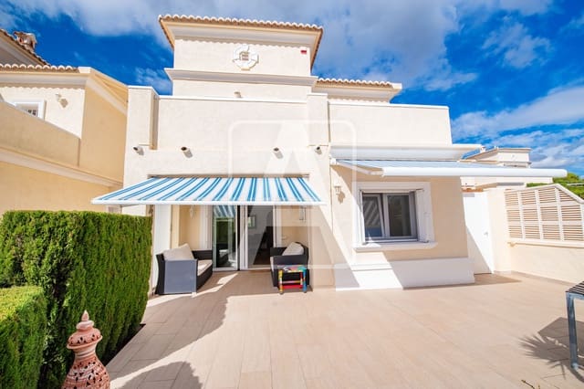 3 makuuhuone Rivitalo myytävänä paikassa Calpe / Calp mukana uima-altaan 
autotalli - 425 000 € (Ref: 9438976)