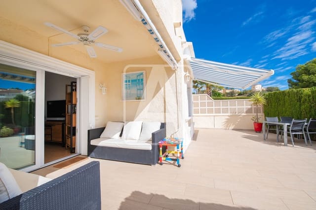 3 makuuhuone Rivitalo myytävänä paikassa Calpe / Calp mukana uima-altaan 
autotalli - 425 000 € (Ref: 9438976)