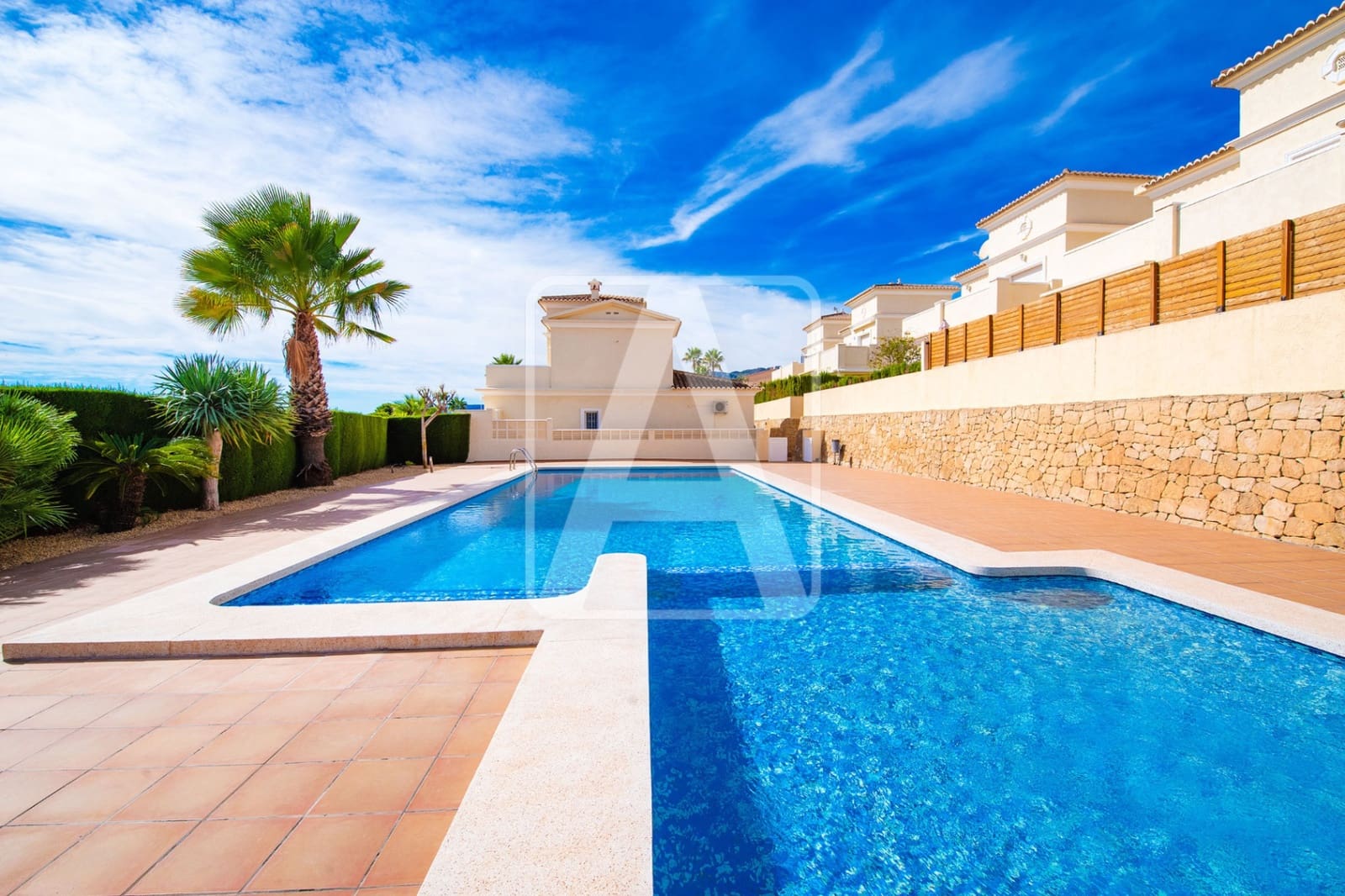 3 slaapkamer Rijtjeshuis te koop in Calpe / Calp met zwembad garage - € 425.000 (Ref: 9438976)