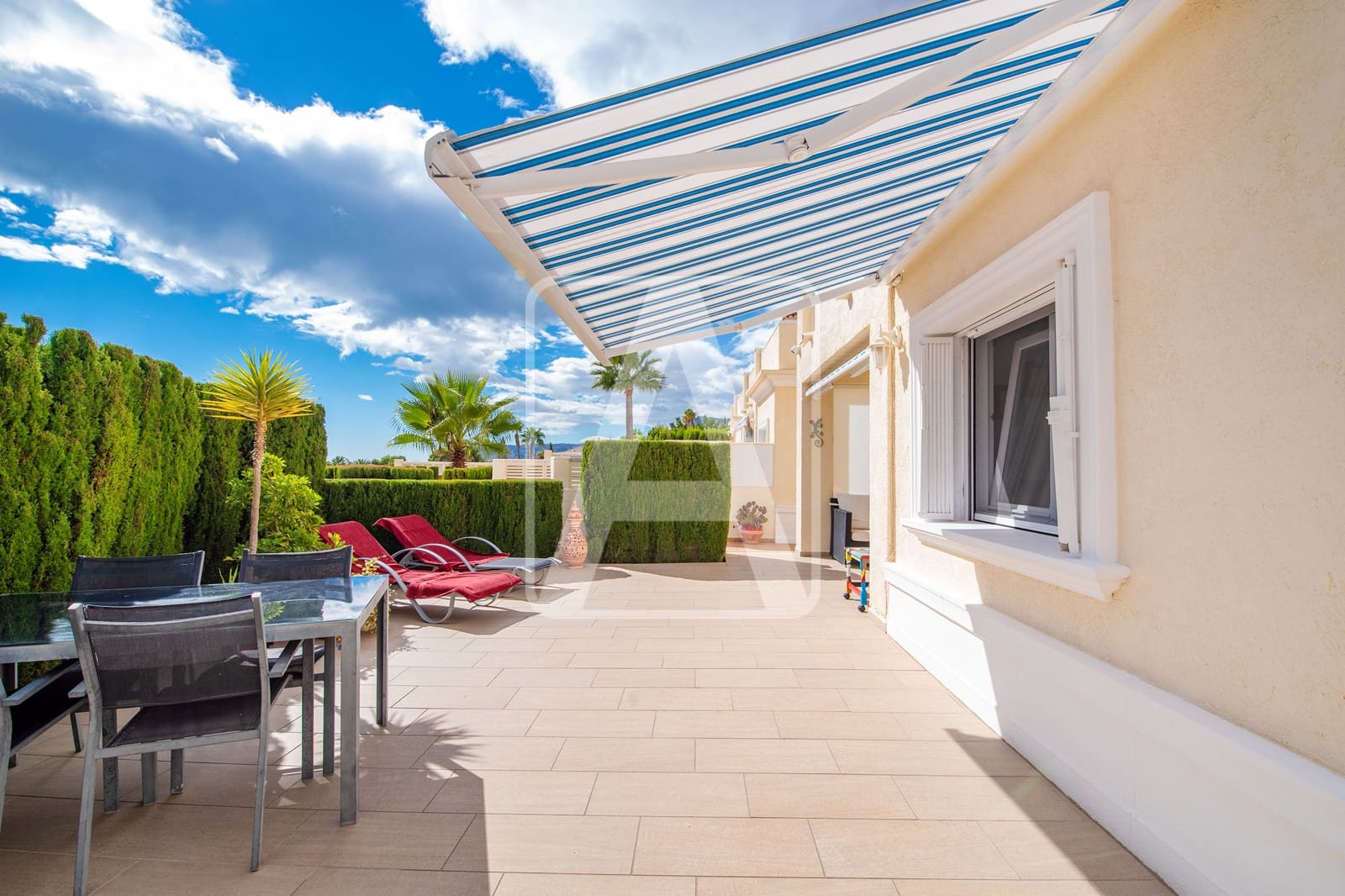 3 slaapkamer Rijtjeshuis te koop in Calpe / Calp met zwembad garage - € 425.000 (Ref: 9438976)