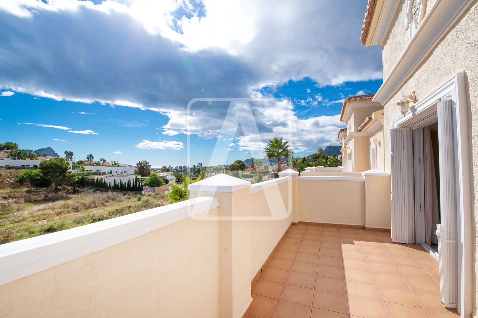 3 slaapkamer Rijtjeshuis te koop in Calpe / Calp met zwembad garage - € 425.000 (Ref: 9438976)