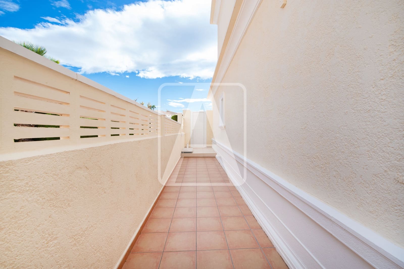 3 slaapkamer Rijtjeshuis te koop in Calpe / Calp met zwembad garage - € 425.000 (Ref: 9438976)