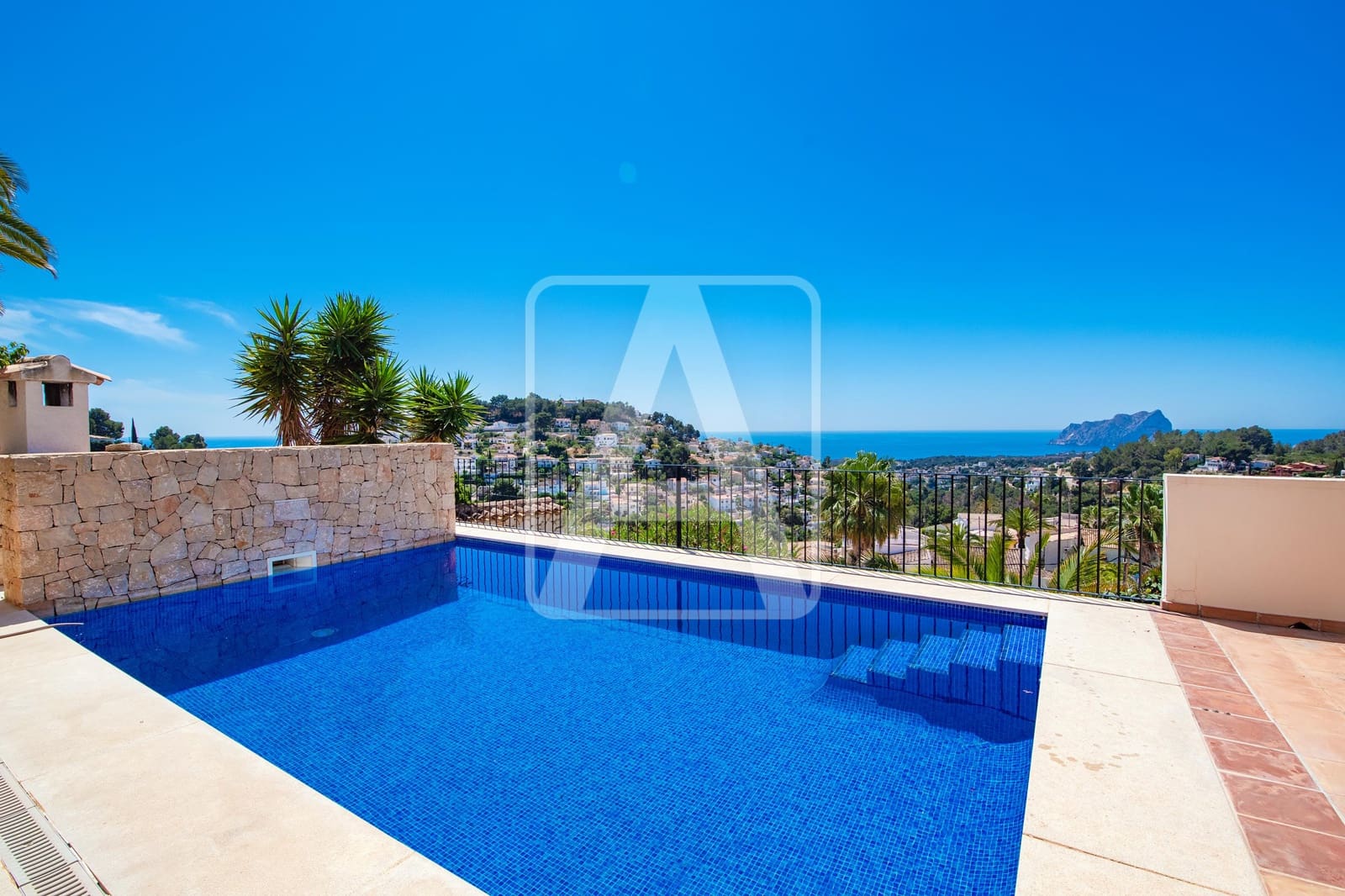 4 bedroom Villa for sale in Benissa with pool garage - € 1,200,000 (Ref: 9494136)