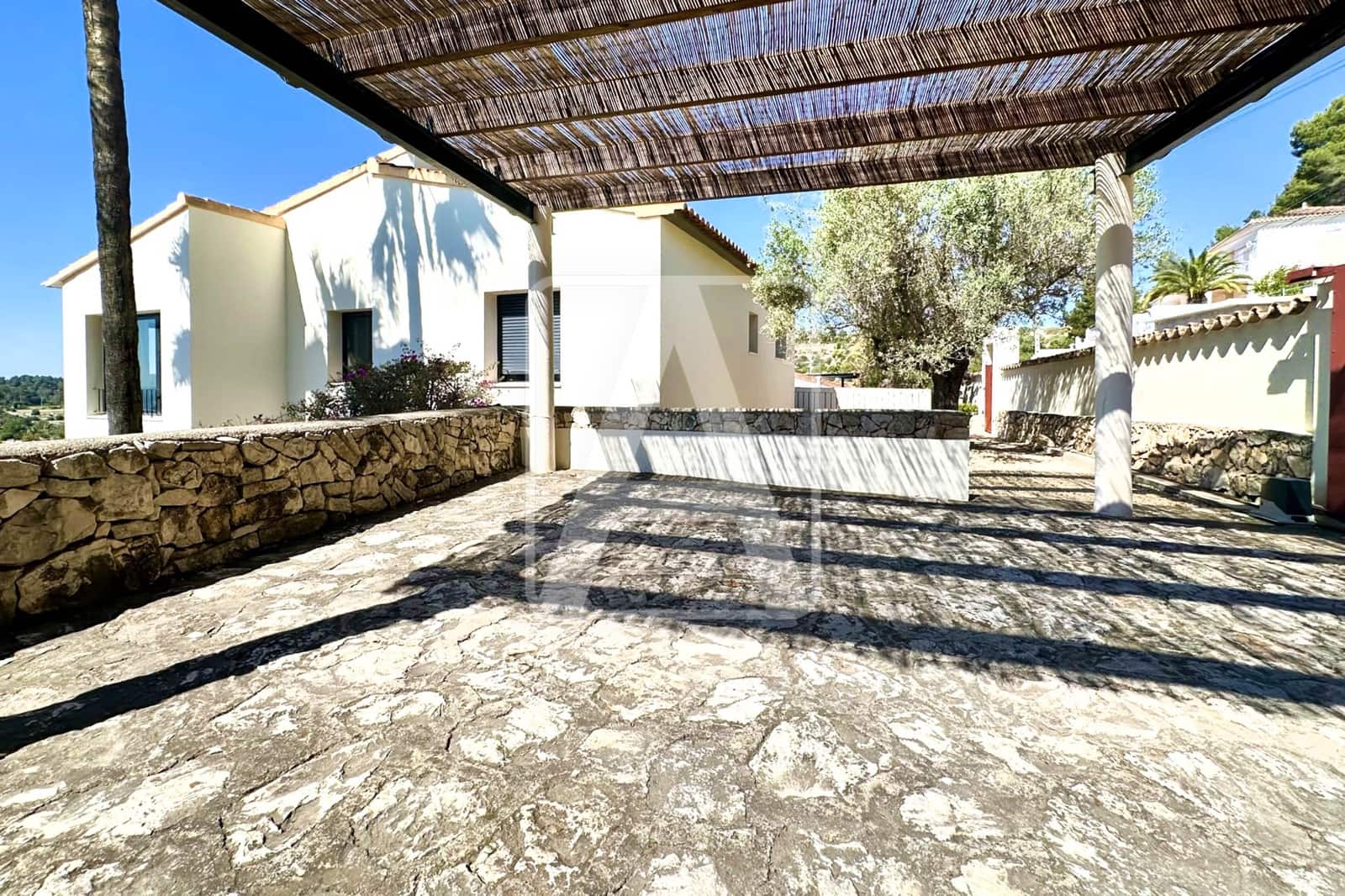 4 bedroom Villa for sale in Benissa with pool garage - € 1,200,000 (Ref: 9494136)