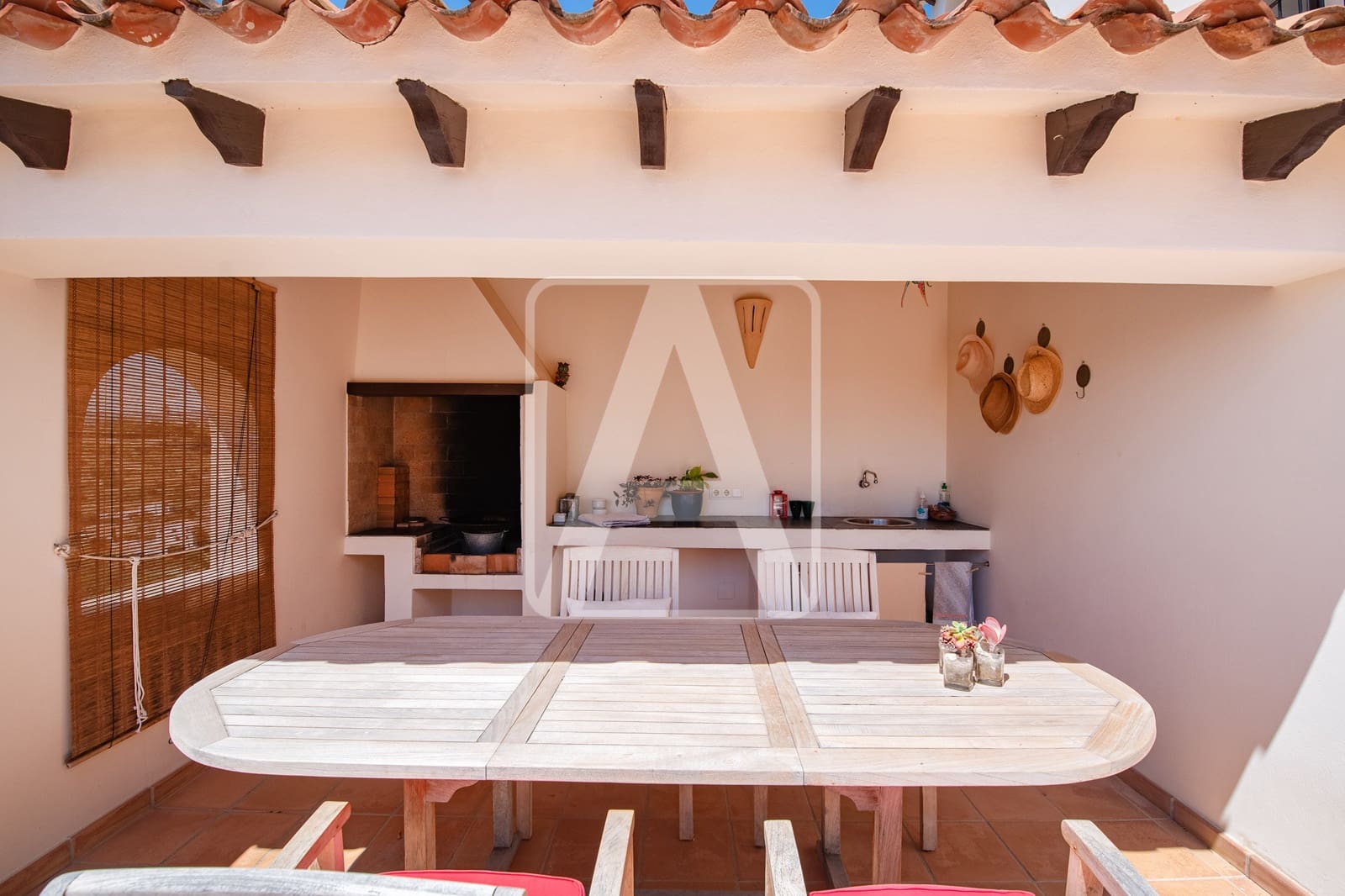 4 bedroom Villa for sale in Benissa with pool garage - € 1,200,000 (Ref: 9494136)