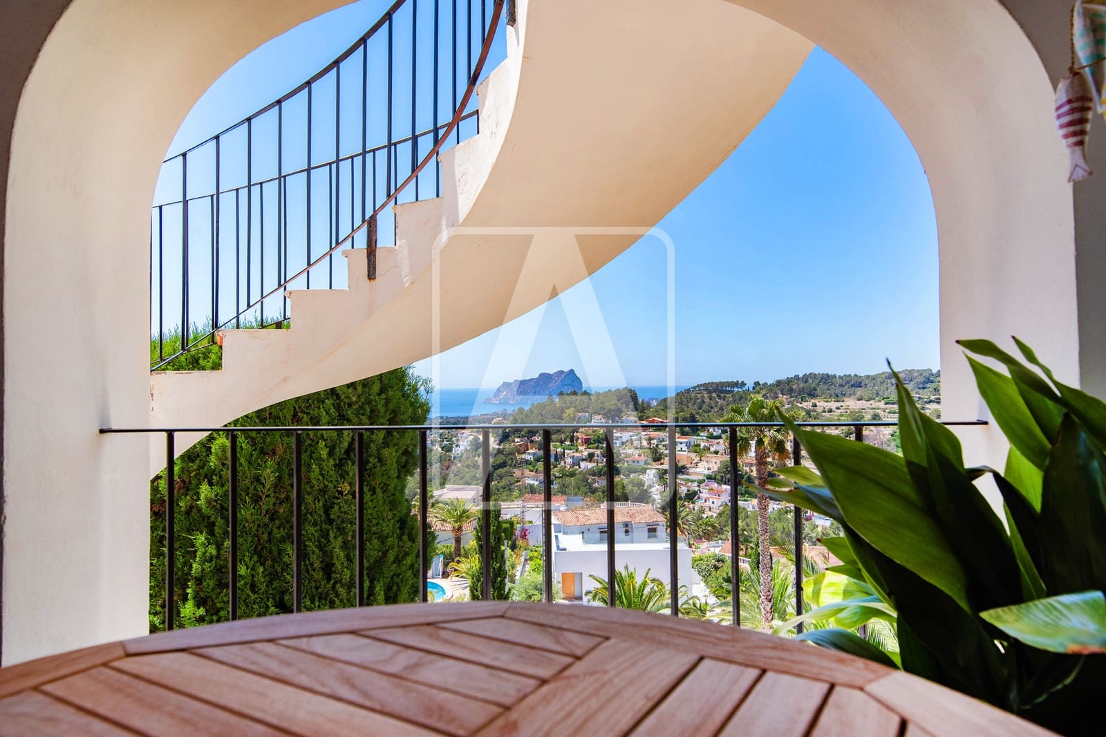 4 bedroom Villa for sale in Benissa with pool garage - € 1,200,000 (Ref: 9494136)