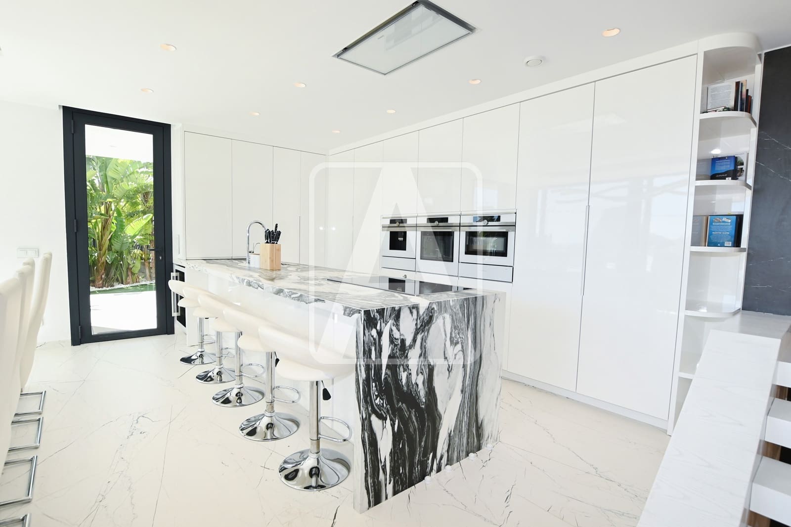 4 makuuhuone Huvila myytävänä paikassa Calpe / Calp mukana 
autotalli - 2 800 000 € (Ref: 9510356)