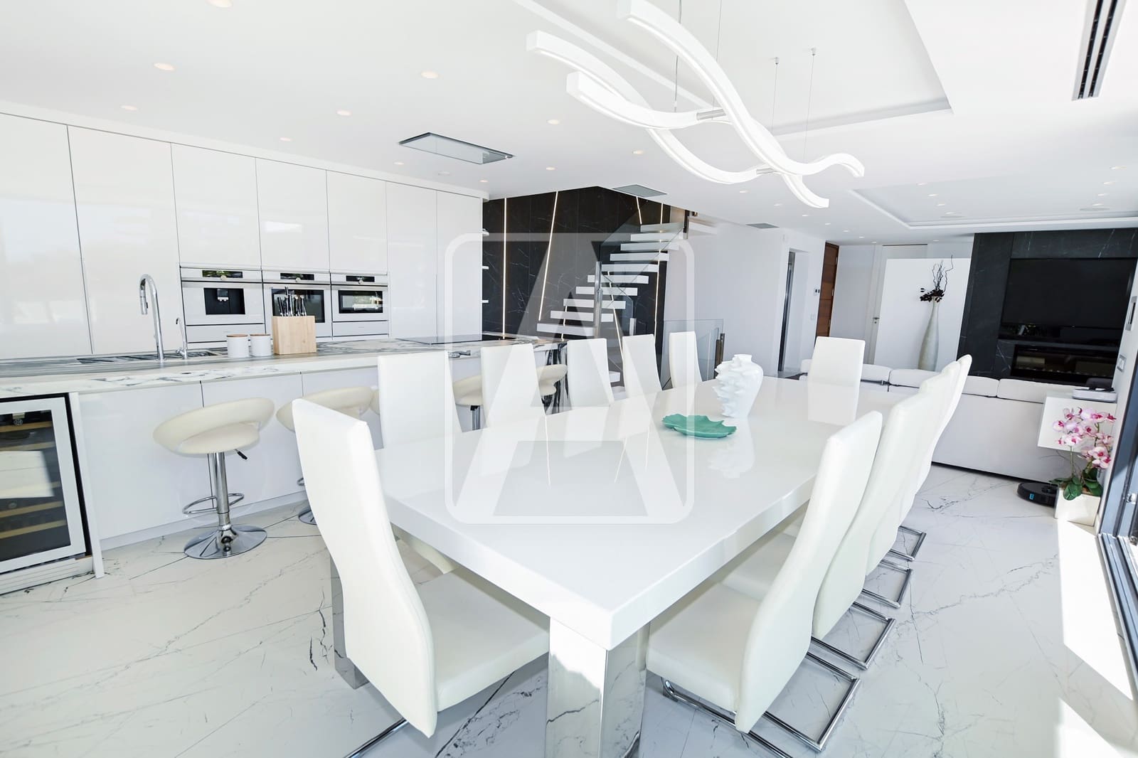 4 makuuhuone Huvila myytävänä paikassa Calpe / Calp mukana 
autotalli - 2 800 000 € (Ref: 9510356)