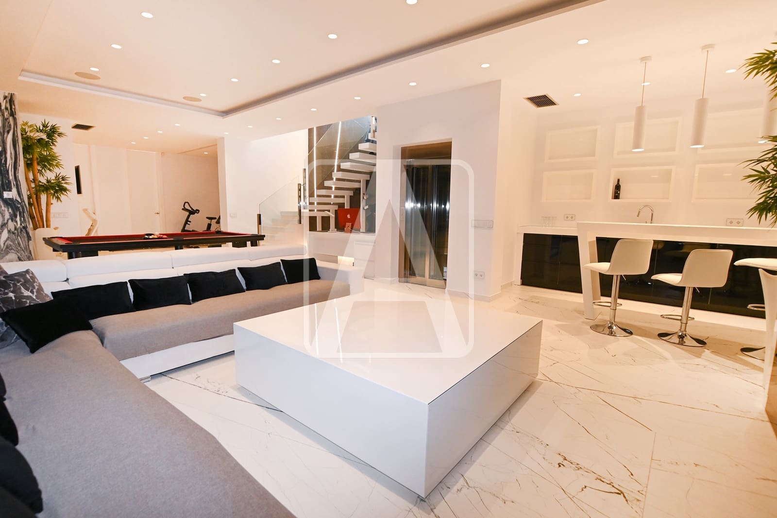 4 makuuhuone Huvila myytävänä paikassa Calpe / Calp mukana 
autotalli - 2 800 000 € (Ref: 9510356)