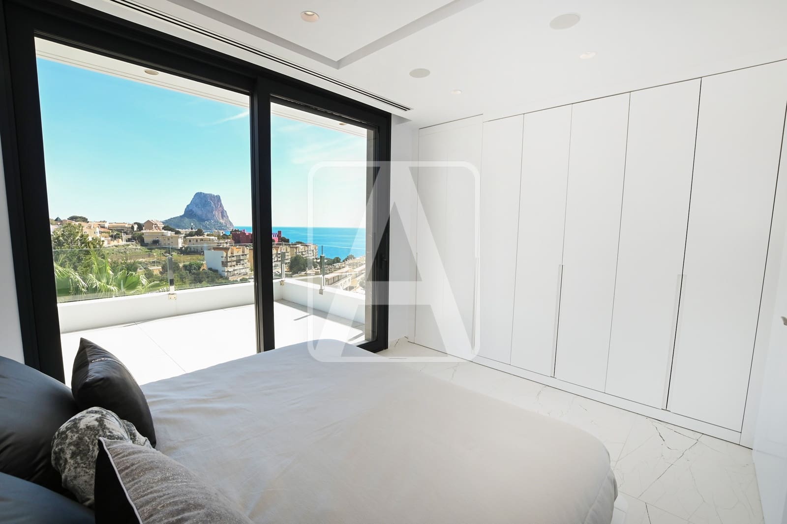 4 makuuhuone Huvila myytävänä paikassa Calpe / Calp mukana 
autotalli - 2 800 000 € (Ref: 9510356)