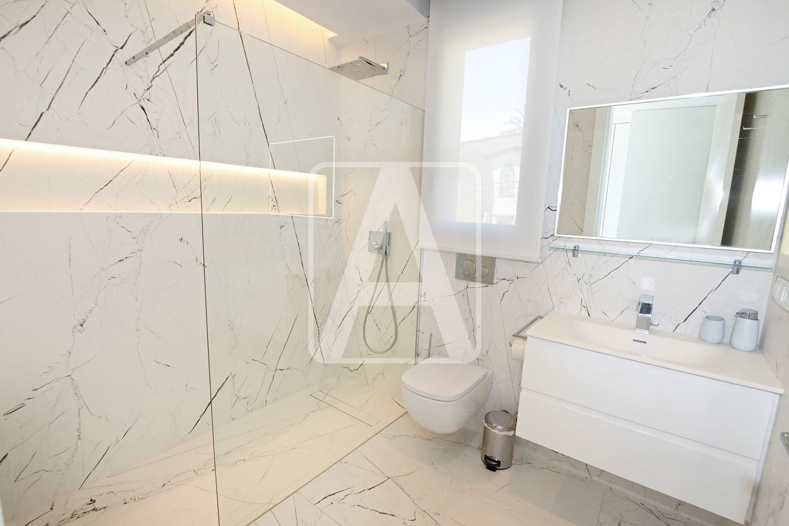 4 makuuhuone Huvila myytävänä paikassa Calpe / Calp mukana 
autotalli - 2 800 000 € (Ref: 9510356)