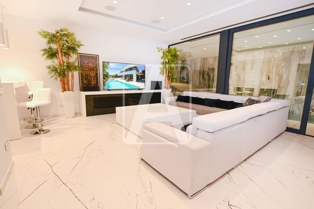 4 makuuhuone Huvila myytävänä paikassa Calpe / Calp mukana 
autotalli - 2 800 000 € (Ref: 9510356)