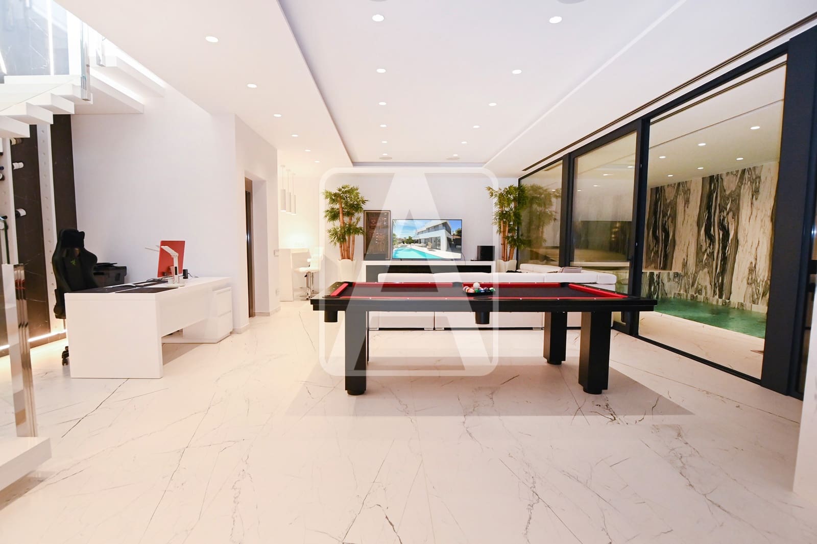 4 makuuhuone Huvila myytävänä paikassa Calpe / Calp mukana 
autotalli - 2 800 000 € (Ref: 9510356)